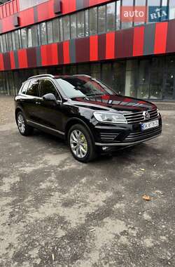 Внедорожник / Кроссовер Volkswagen Touareg 2015 в 