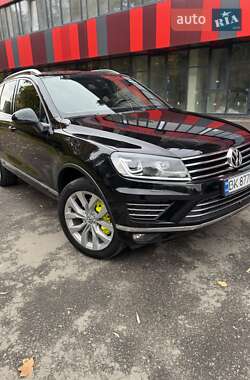 Внедорожник / Кроссовер Volkswagen Touareg 2015 в 