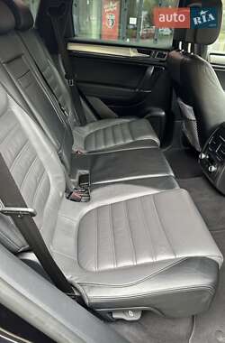Внедорожник / Кроссовер Volkswagen Touareg 2015 в 