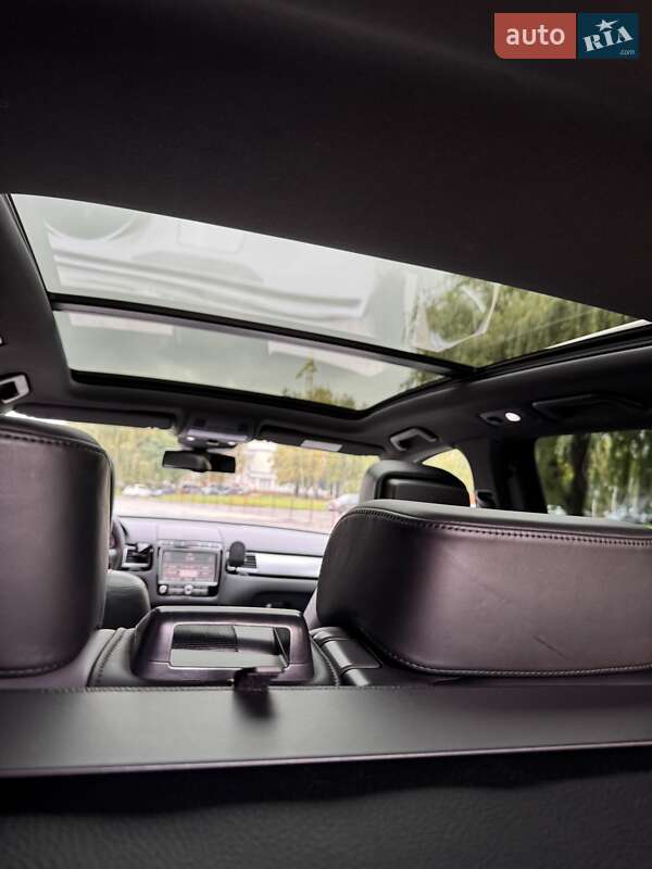Внедорожник / Кроссовер Volkswagen Touareg 2015 в Ровно