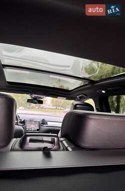 Внедорожник / Кроссовер Volkswagen Touareg 2015 в 