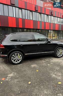 Внедорожник / Кроссовер Volkswagen Touareg 2015 в 