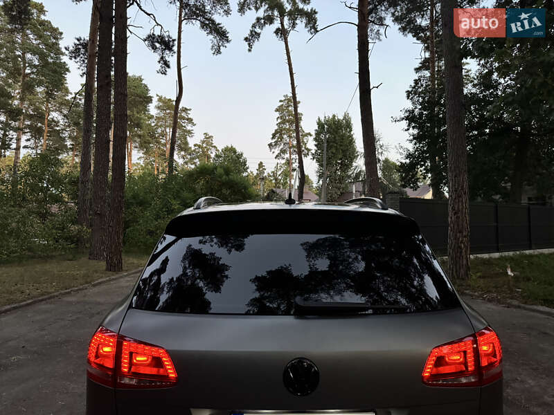 Позашляховик / Кросовер Volkswagen Touareg 2017 в Києві