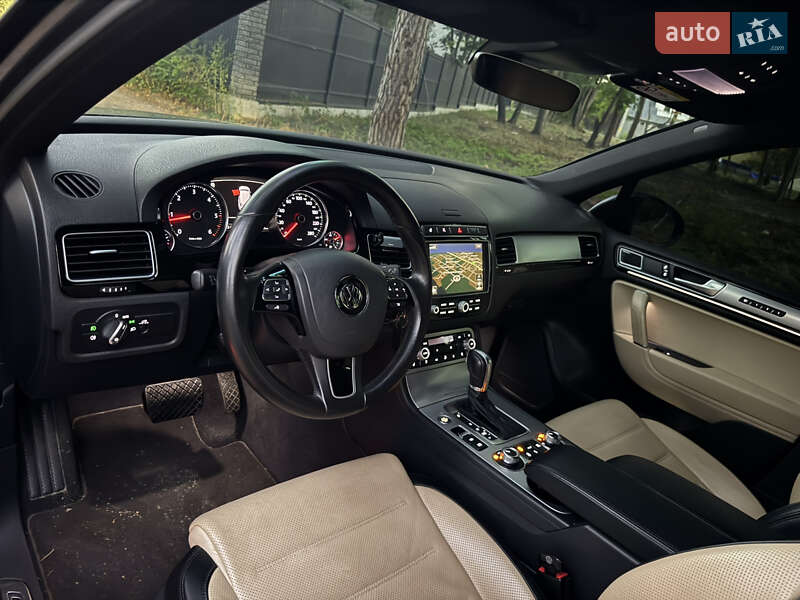 Позашляховик / Кросовер Volkswagen Touareg 2017 в Києві