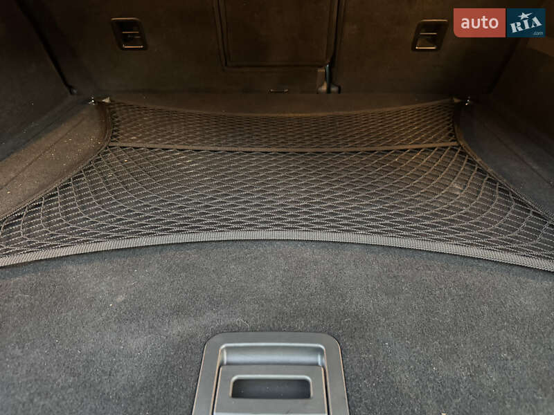 Позашляховик / Кросовер Volkswagen Touareg 2017 в Києві