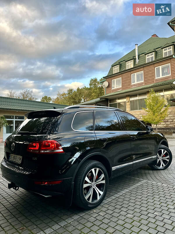 Внедорожник / Кроссовер Volkswagen Touareg 2011 в Черновцах