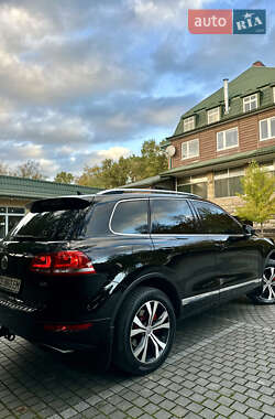 Внедорожник / Кроссовер Volkswagen Touareg 2011 в 