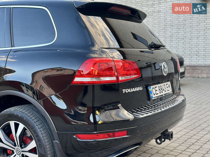 Внедорожник / Кроссовер Volkswagen Touareg 2011 в Черновцах