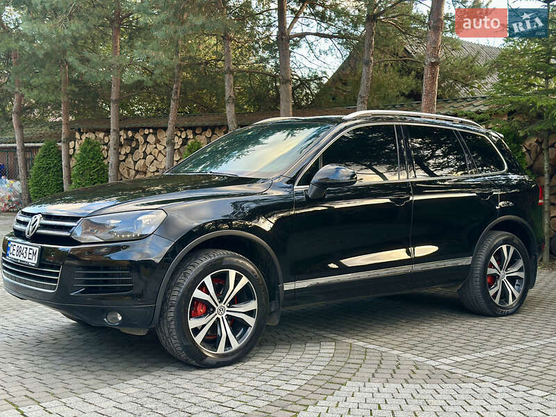Внедорожник / Кроссовер Volkswagen Touareg 2011 в Черновцах