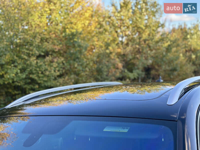 Внедорожник / Кроссовер Volkswagen Touareg 2011 в Черновцах