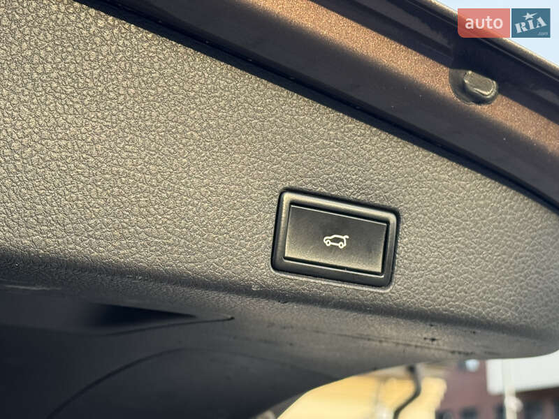 Внедорожник / Кроссовер Volkswagen Touareg 2014 в Мукачево