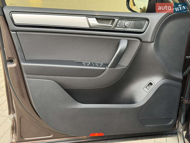 Внедорожник / Кроссовер Volkswagen Touareg 2014 в Мукачево