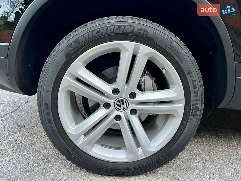 Позашляховик / Кросовер Volkswagen Touareg 2015 в Києві фото 25 Позашляховик / Кросовер Volkswagen Touareg 2015 в Києві