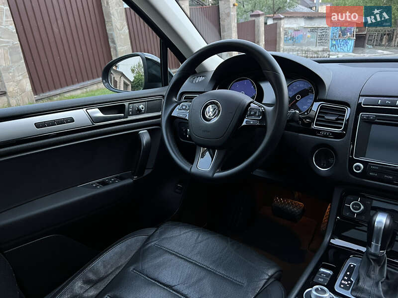 Позашляховик / Кросовер Volkswagen Touareg 2015 в Києві фото 39 Позашляховик / Кросовер Volkswagen Touareg 2015 в Києві