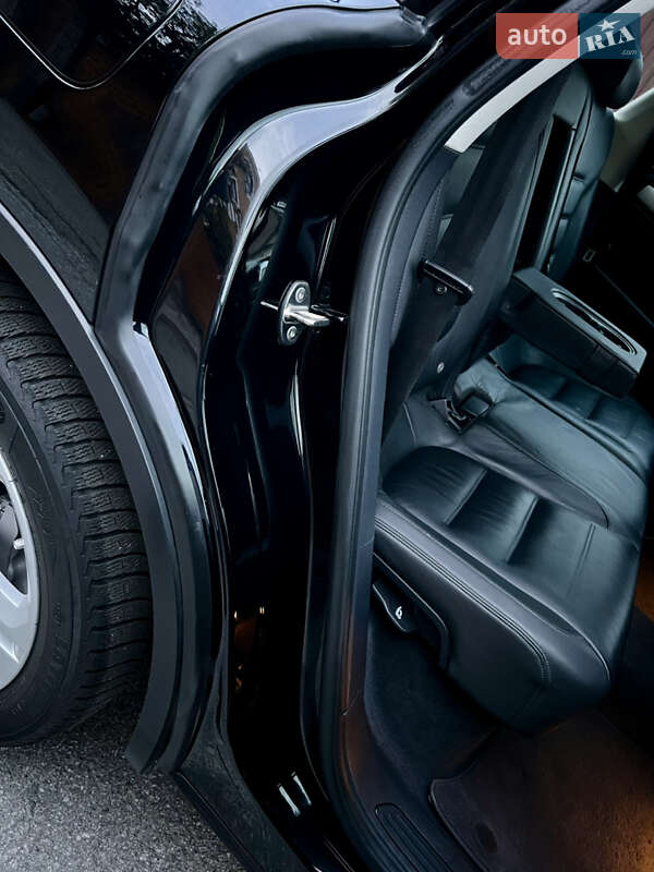 Позашляховик / Кросовер Volkswagen Touareg 2015 в Києві фото 86 Позашляховик / Кросовер Volkswagen Touareg 2015 в Києві