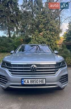 Позашляховик / Кросовер Volkswagen Touareg 2022 в Києві