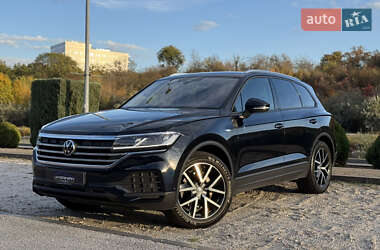 Позашляховик / Кросовер Volkswagen Touareg 2021 в Дніпрі