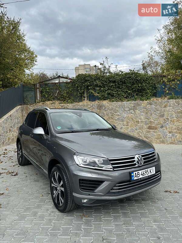 Внедорожник / Кроссовер Volkswagen Touareg 2015 в 
