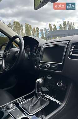 Внедорожник / Кроссовер Volkswagen Touareg 2015 в 
