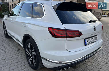 Внедорожник / Кроссовер Volkswagen Touareg 2019 в 