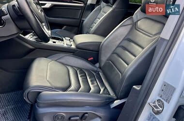 Внедорожник / Кроссовер Volkswagen Touareg 2019 в 