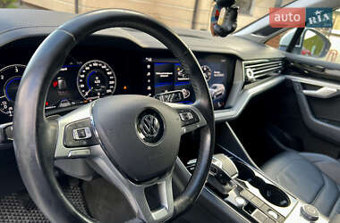 Внедорожник / Кроссовер Volkswagen Touareg 2019 в 