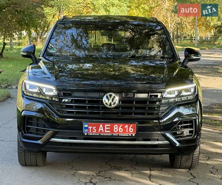 Позашляховик / Кросовер Volkswagen Touareg 2020 в Рівному