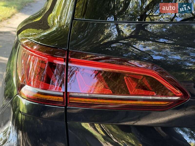 Позашляховик / Кросовер Volkswagen Touareg 2020 в Рівному