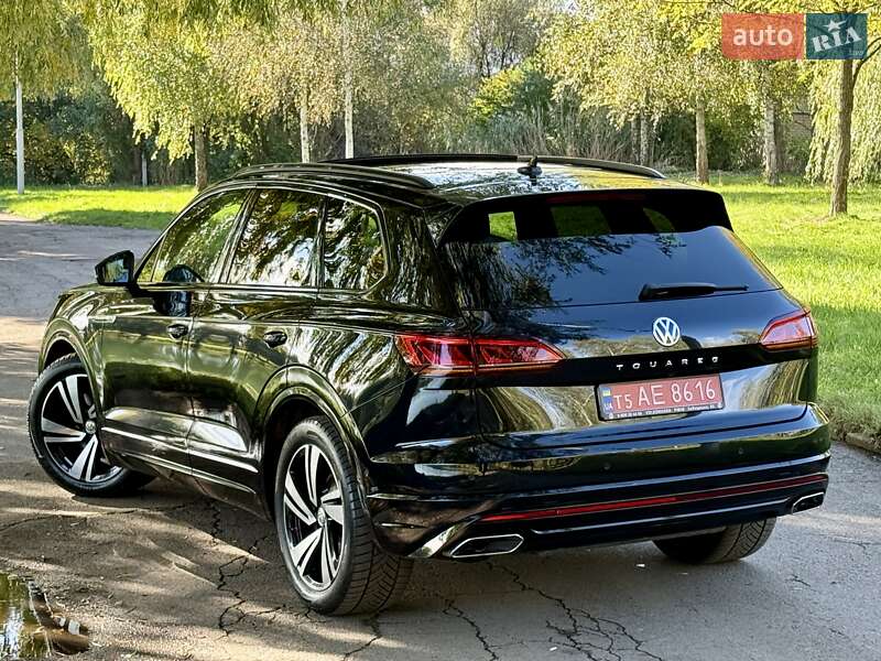 Позашляховик / Кросовер Volkswagen Touareg 2020 в Рівному