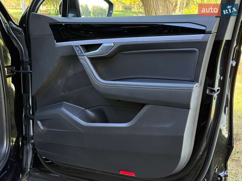 Позашляховик / Кросовер Volkswagen Touareg 2020 в Рівному