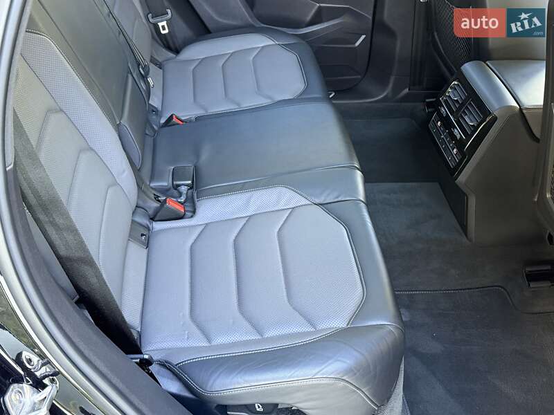 Позашляховик / Кросовер Volkswagen Touareg 2020 в Рівному