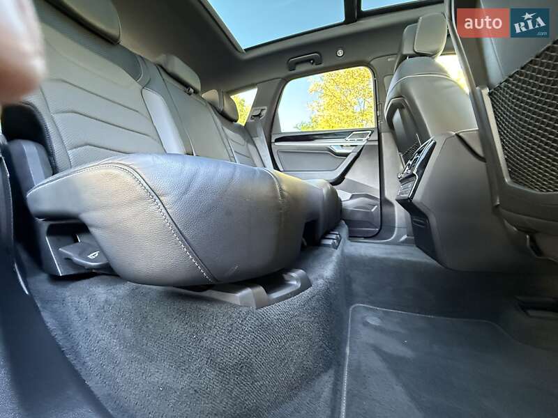 Позашляховик / Кросовер Volkswagen Touareg 2020 в Рівному