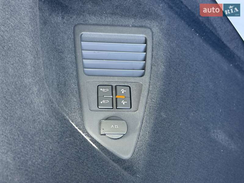 Позашляховик / Кросовер Volkswagen Touareg 2020 в Рівному