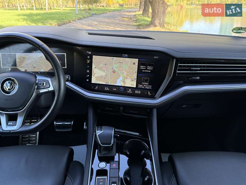 Позашляховик / Кросовер Volkswagen Touareg 2020 в Рівному