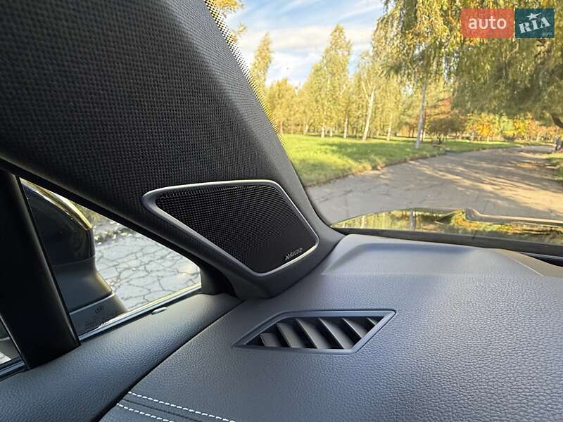 Позашляховик / Кросовер Volkswagen Touareg 2020 в Рівному