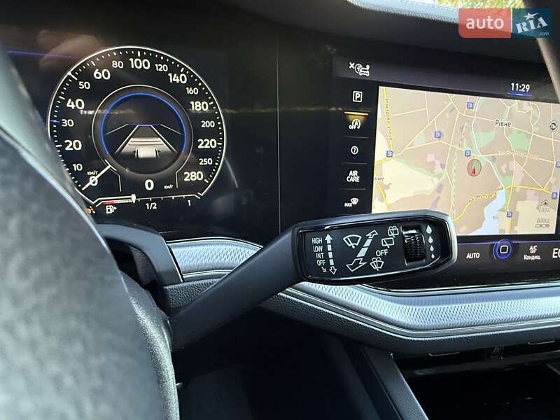 Позашляховик / Кросовер Volkswagen Touareg 2020 в Рівному