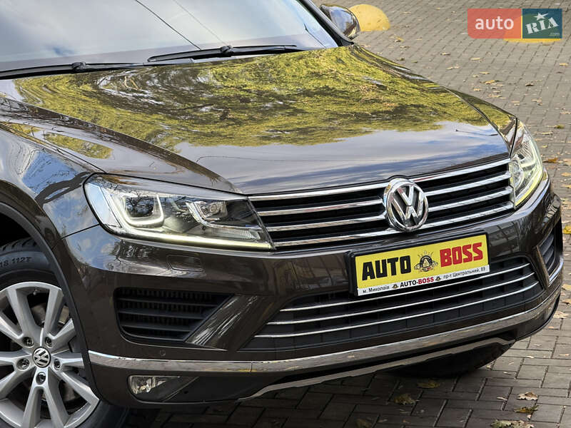 Внедорожник / Кроссовер Volkswagen Touareg 2016 в Николаеве