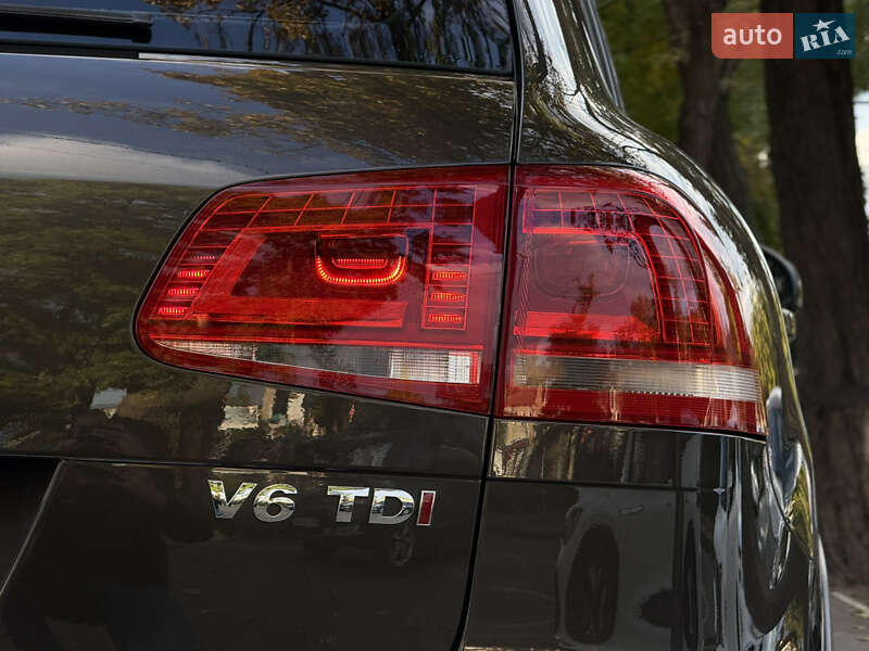 Внедорожник / Кроссовер Volkswagen Touareg 2016 в Николаеве