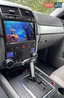 Внедорожник / Кроссовер Volkswagen Touareg 2004 в 