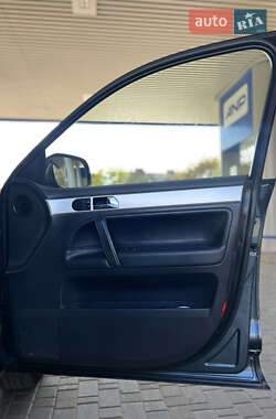Внедорожник / Кроссовер Volkswagen Touareg 2005 в 