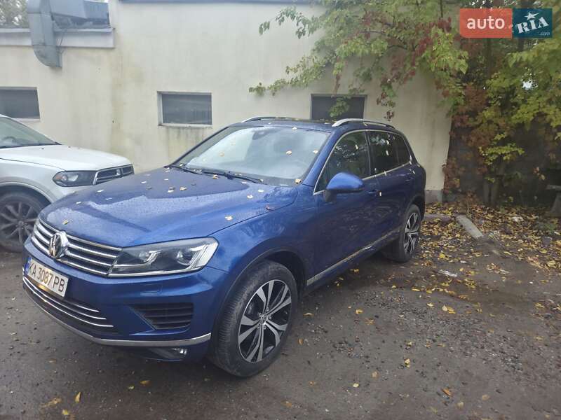 Внедорожник / Кроссовер Volkswagen Touareg 2016 в Киеве