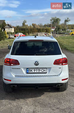 Внедорожник / Кроссовер Volkswagen Touareg 2013 в 