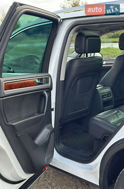 Внедорожник / Кроссовер Volkswagen Touareg 2013 в 
