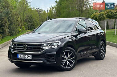 Позашляховик / Кросовер Volkswagen Touareg 2018 в Сарнах