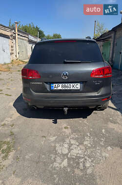 Внедорожник / Кроссовер Volkswagen Touareg 2015 в 