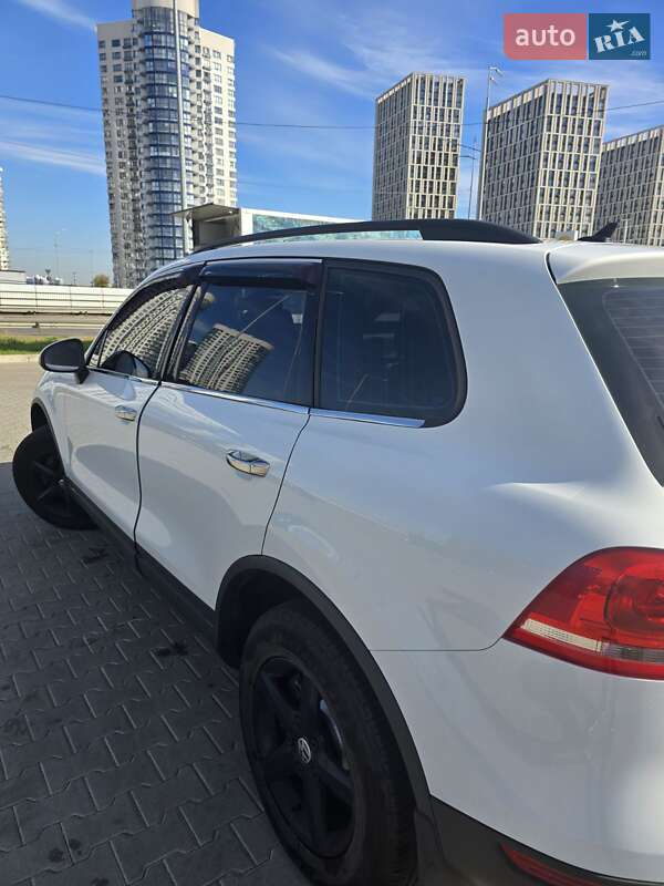 Позашляховик / Кросовер Volkswagen Touareg 2013 в Києві фото 4 Позашляховик / Кросовер Volkswagen Touareg 2013 в Києві