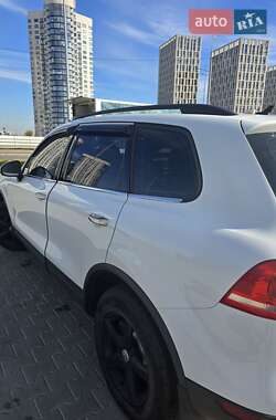Внедорожник / Кроссовер Volkswagen Touareg 2013 в 