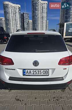 Внедорожник / Кроссовер Volkswagen Touareg 2013 в 