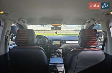 Внедорожник / Кроссовер Volkswagen Touareg 2013 в 