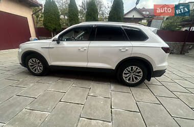 Внедорожник / Кроссовер Volkswagen Touareg 2019 в 